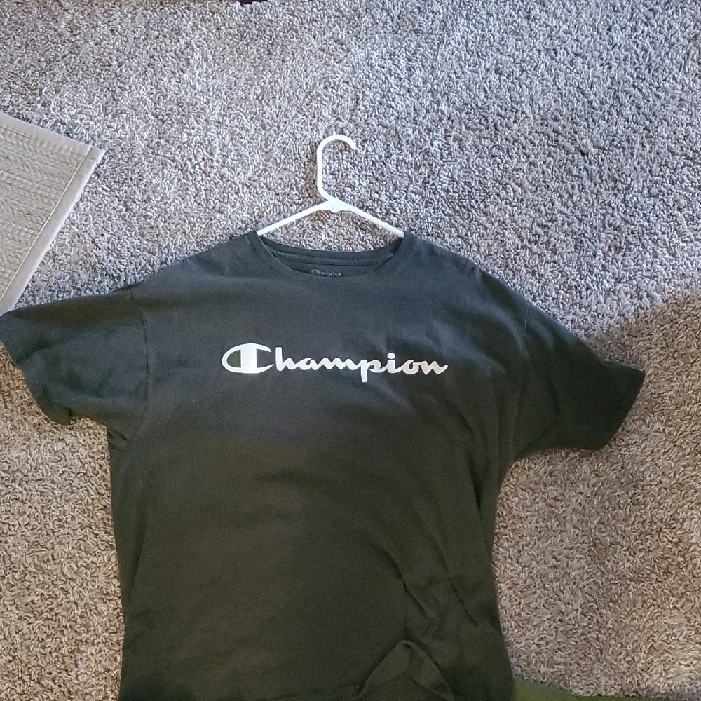 11 T-Shirts And Sweatshirts
